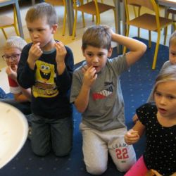 Dzień dyni i marchewki - ciasto marchewkowe jest pyyyszne