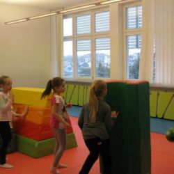 Gry i zabawy z panią Karoliną 
