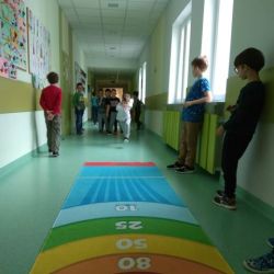 Skaczemy, biegamy i rzucamy do celu