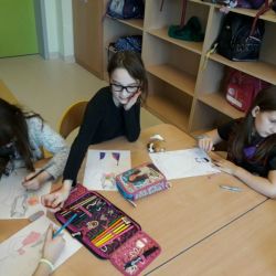 Między nami dziewczynami - projektujemy wzory na sukienkach