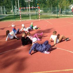 Zabawy sportowe na boisku