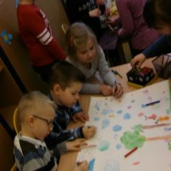 Wspólna praca - tworzymy wiosenną łąkę