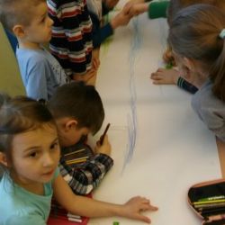 Wspólna praca - tworzymy wiosenną łąkę