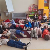 Relaks muzyką i kredką
