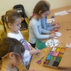 Dzień jabłka - jabłonie i jabłuszka z plasteliny 