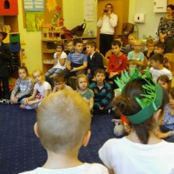 Przedstawienie o owocach i warzywach