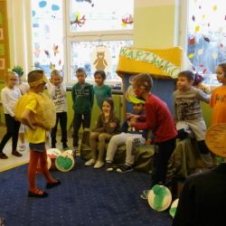 Przedstawienie o owocach i warzywach