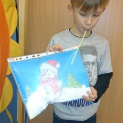 Bałwanki z zaspą śnieżną